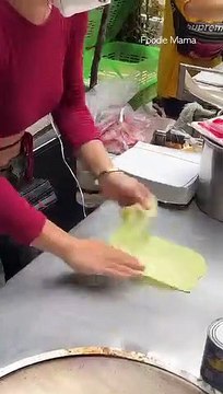 The hottest Roti Lady in Bangkok - Chocolate Roti _ Sala Daeng BTS Station - shorts ( 640 X 360 )