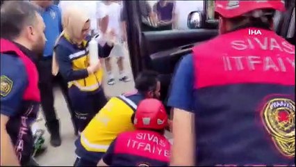 Un motard coincé sous le véhicule a été secouru par les pompiers