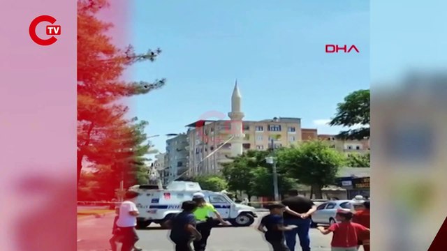 DİYARBAKIR'DA, DEPREMDE HASAR GÖREN MİNARE KONTROLLÜ OLARAK YIKILDI