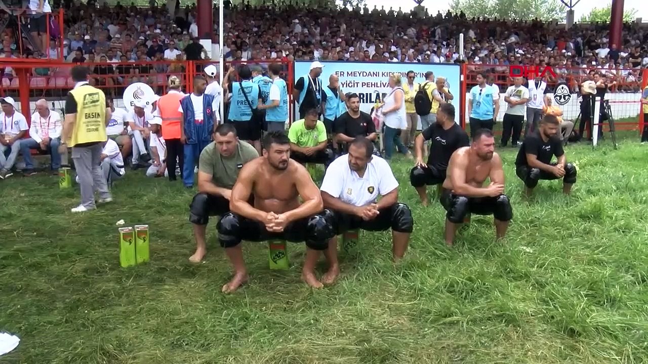 Premier tour de lutteurs de lutte terminé à Kırkpınar