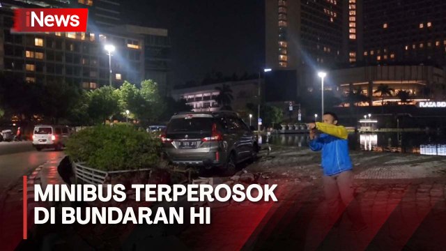 Minibus Terperosok di Bundaran HI, Pengemudi Diduga Mengantuk