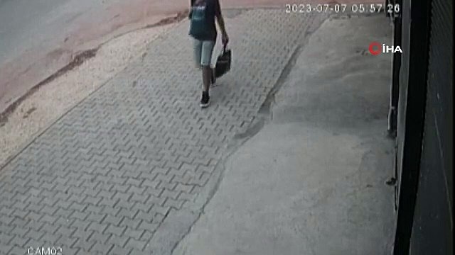 Le suspect, qui a fait irruption dans les maisons de ceux qui ont ouvert leurs portes et fenêtres à cause de la chaleur, a été arrêté