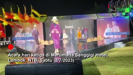 Gerimis dan Angin Warnai LIMOFF Hari Ketiga, Model tetap Antusias Berjalan di Catwalk