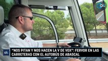 “Nos pitan y nos hacen la V de Vox”: fervor en las carreteras con el autobús de Abascal