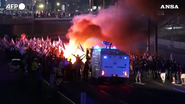 Proteste a Tel Aviv, manifestanti bloccano l'autostrada dopo dimissioni Eshed
