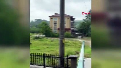 Le ruisseau Çaybaşı a débordé après une averse à Sakarya