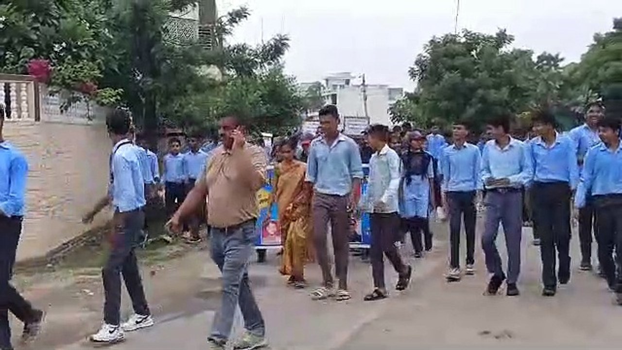 शिक्षक के मोबाइल में एप, कर सकेंगे ऑनलाइन प्रवेश