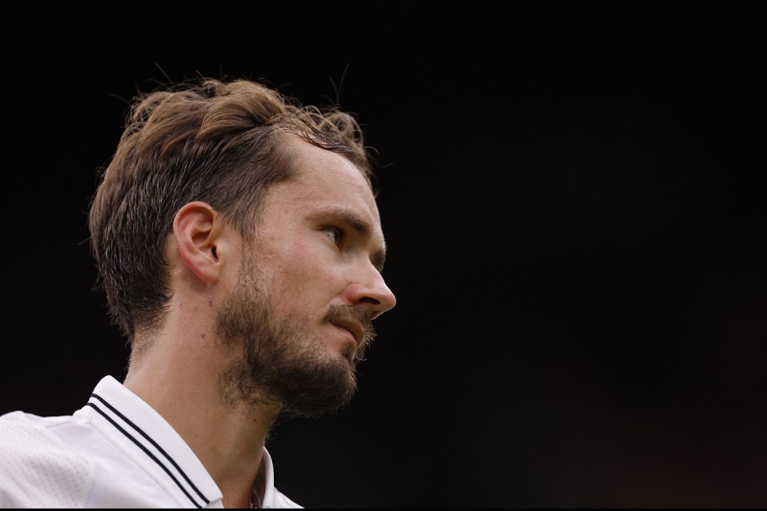 Medvedev defeats friend Fucsovics at Wimbledon