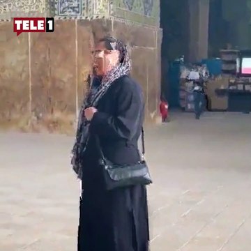 İranlı kadın şarkı söyleme yasağını camide protesto etti