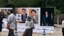 Cientos de japoneses rinden tributo a Shinzo Abe un año después de su asesinato