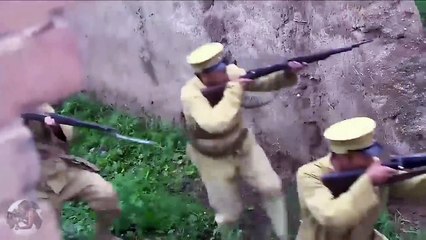 Japs ได้พบกับปรมาจารย์กังฟูหญิงซึ่งคว้าเรือของพวกเขา