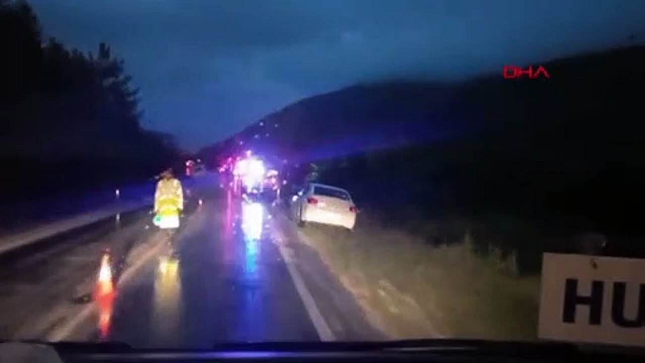 Kastamonu'da Çekme Karavanlı Cip ile Kamyon Çarpıştı: 2 Ölü, 3 Yaralı