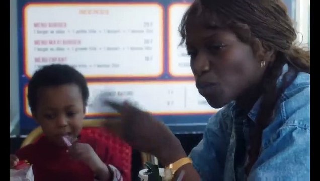 Un petit frère Bande-annonce (FR)