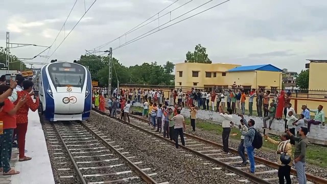यहां वंदे भारत का नियमित संचालन 9 जुलाई से, 16 गाडि़याें के समय में हुआ बदलाव, पढ़े पूरी खबर