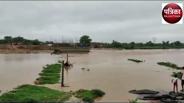 बरसात से पुलिया टूटी तो कहीं बह गई सुरक्षा दीवार