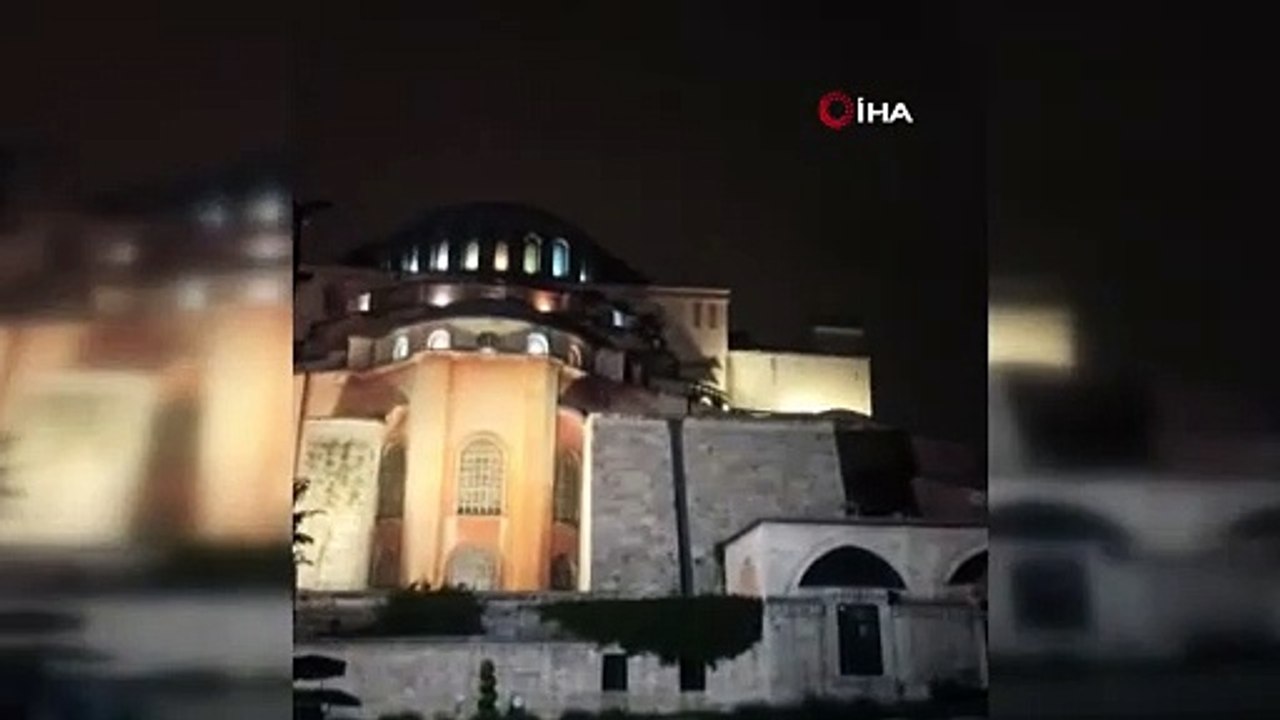 TOPKAPI SARAYI'NDA YANGIN! ALEVLER GECEYİ AYDINLATTI