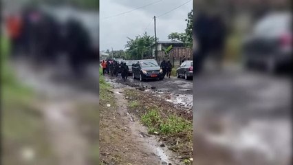 Nadie da crédito con el convoy de seguridad para proteger a Mbappé en Camerún: ya es viral
