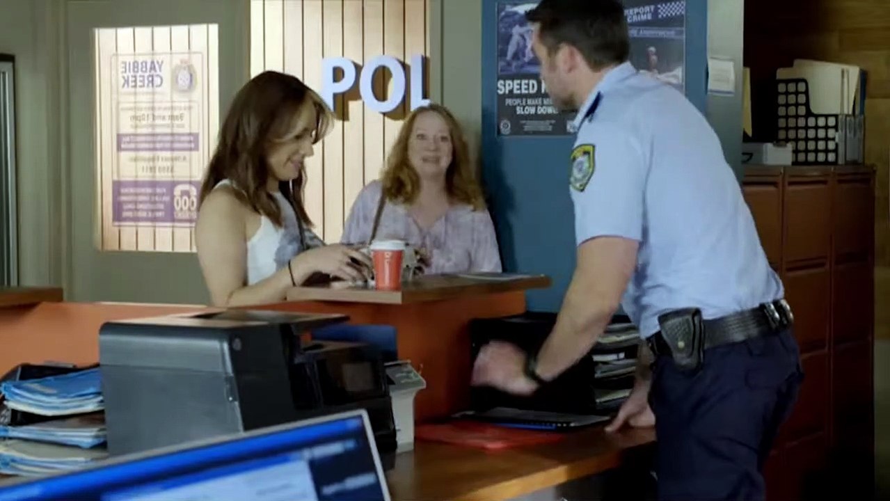 Home and Away Spoilers – Andrew leaves town with mystery woman