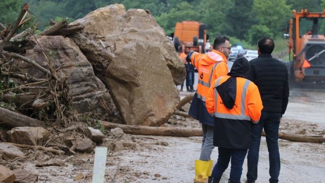 Zonguldak’ta heyelan: İstanbul yolu ulaşıma kapandı