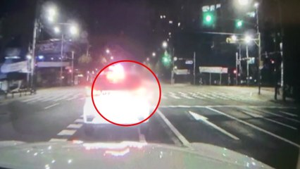 새벽 도심에서 SUV·오토바이 충돌...30대 배달원 사망 / YTN