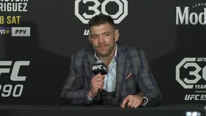 Du Plessis : “Israel Adesanya se comporte comme un clown"