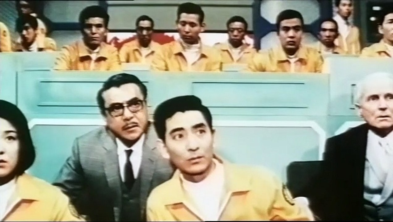 Godzilla und die Monster aus dem All (1968) - Das Monstrum zerstört Paris!