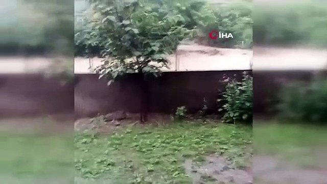 Des inondations torrentielles ont provoqué des inondations à Zonguldak, le pont donnant accès à trois villages ne peut pas être utilisé