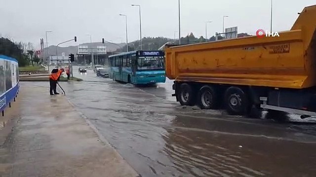 Karabük'te Sağanak Yağmur Sonrası Yollar Göle Döndü
