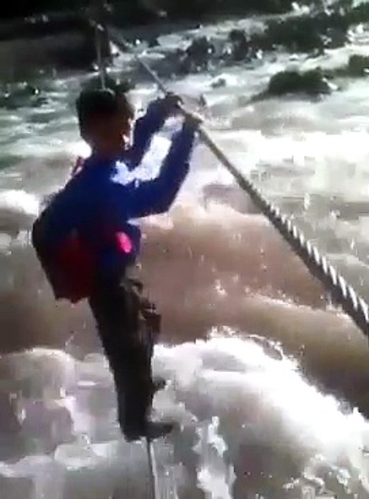 Cet enfant est vraiment motivé pour aller à l...