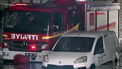 Routes et passages souterrains submergés à Erzurum à la suite de fortes pluies