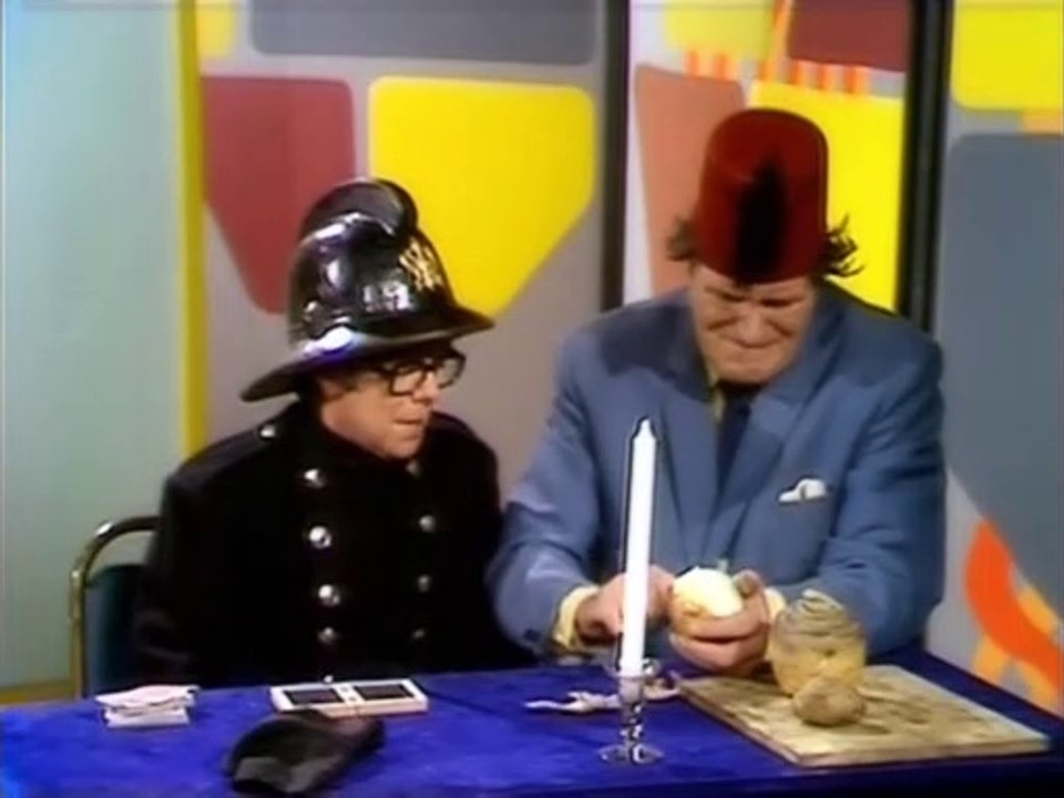 It's Tommy Cooper (1970) S01E11 - April 18, 1970 - Ronnie Corbett