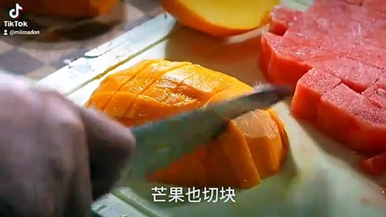 การทำแตงโม มะพร้าว น้ำหวาน เป็นที่นิยมอย่างมากในดูร้อน เย็นสบายด้วยกัน....!!