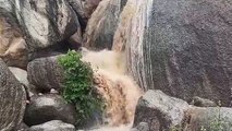 बरसात के ​बाद पहाडियों से बहने लगे हैं झरने ,देखे वीडियो