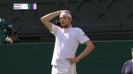 Wimbledon : Le point insensé de Rublev pour lui permettre de s'imposer contre Bublik !