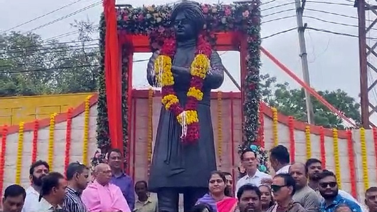 खुशनुमा मौसम में स्वामी विवेकानंद की प्रतिमा का अनावरण