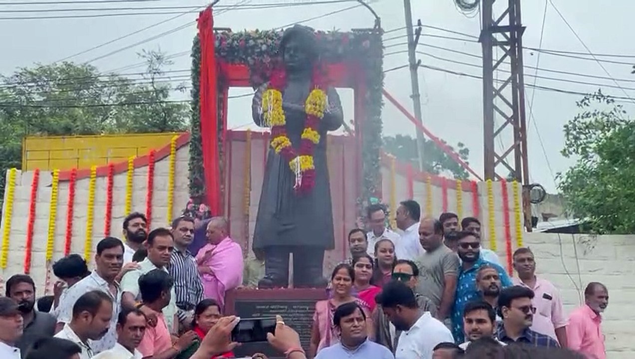 खुशनुमा मौसम में स्वामी विवेकानंद की प्रतिमा का अनावरण