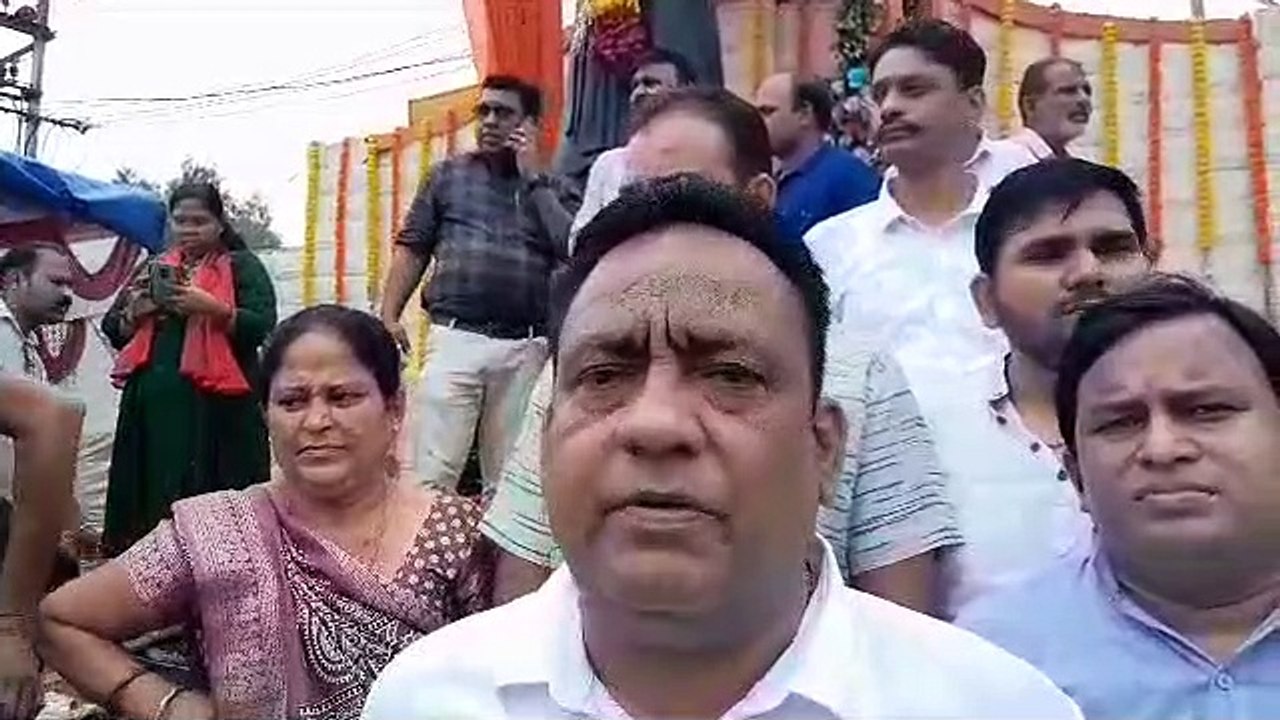 खुशनुमा मौसम में स्वामी विवेकानंद की प्रतिमा का अनावरण