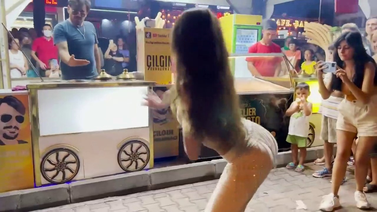 İşte İzlenme Rekorları Kıran O Kadın _ Hareketlere Gel!