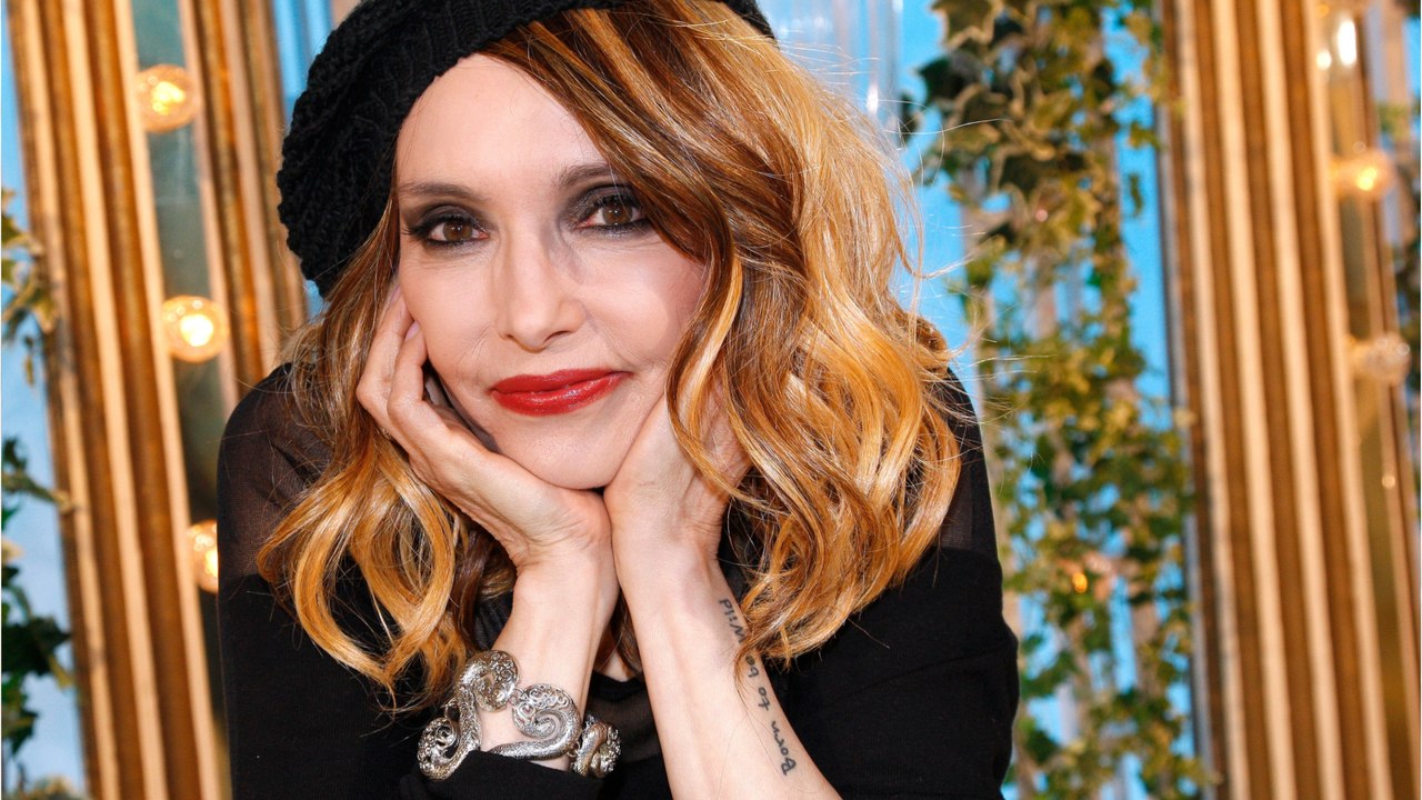 Voici - Jeanne Mas célibataire : pourquoi ses relations amoureuses n'ont "jamais fonctionné"