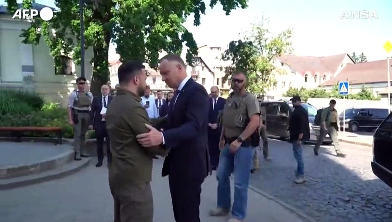 Ucraina, incontro a sorpresa tra Zelensky e il...