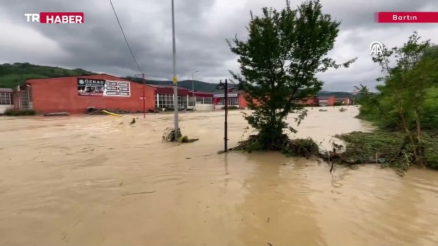 Bartın'da selde mahsur kalanlar helikopterle kurtarıldı