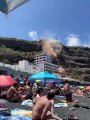Un desprendimiento sorprende a los bañistas en la playa de San Marcos