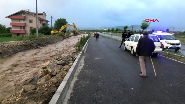 Bolu'da Sağanaklar Nedeniyle Yol Suyla Kaplandı