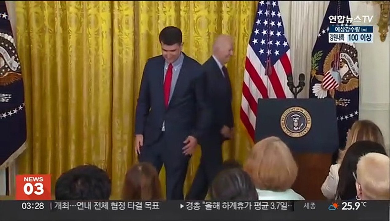 바이든 "우크라, 나토 가입 준비 안돼…가입 투표요구 시기상조"