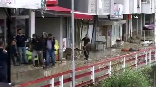 Les travaux de nettoyage ont commencé à Devrek après la catastrophe des inondations