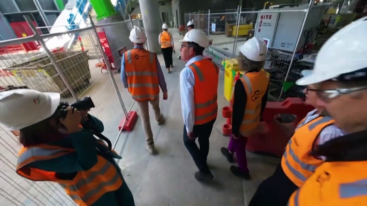 Victorian government defends paying transport infrastructure execs