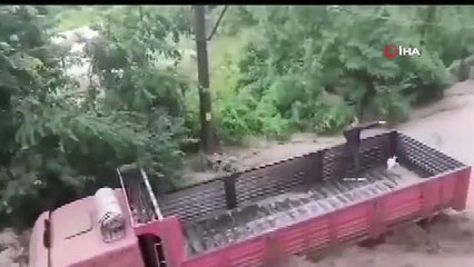 Un chauffeur de camion a vécu l'horreur dans les eaux de crue, ces moments sont filmés