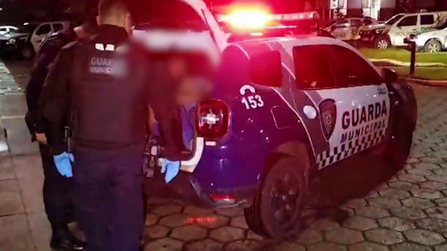 Machão de cozinha é preso após agredir a companheira na frente de criança