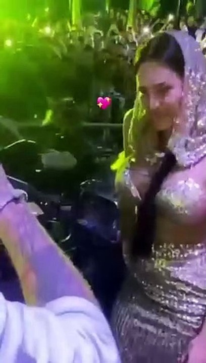Έλενα Τσαγκρινού: Γονάτισε οn stage και της έκα...