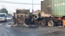 Hai xe container va chạm nhau rồi bốc cháy ngùn ngụt lúc rạng sáng ở Bình Dương